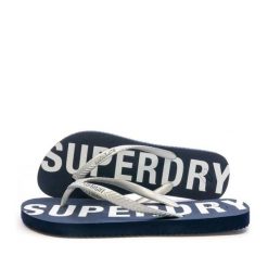 Superdry Klapki Code Essential z gumy - Deep Navy/Metallic Silver. Szare klapki damskie Superdry., bez wzorów, z gumy, bez obcasa. Za 104.55 zł.