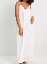 Wiskozowa sukienka maxi na ramiączkach w stylu boho - biały. Białe sukienki damskie Sinsay, l, bez wzorów, z wiskozy, boho, bez kołnierzyka, bez ramiączek, maxi. Za 55.99 zł.