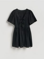 Sukienka z dodatkiem lnu - czarny. Czarne sukienki damskie Reserved, l, bez wzorów, z wiskozy, bez kołnierzyka, bez ramiączek, rozkloszowane. Za 159.99 zł.