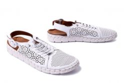 ARTIKER RELAKS 52C0884 white, sandały damskie. Białe sandały damskie Artiker Relaks, bez wzorów, ze skóry, bez obcasa. Za 199.90 zł.