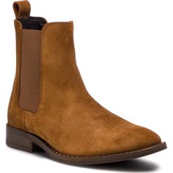 Sztyblety GUESS - FM5BLU SUE10 COGNAC. Brązowe sztyblety męskie Guess, z materiału, bez zapięcia. W wyprzedaży za 369.00 zł.