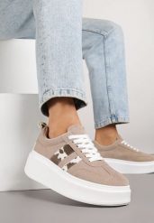 Ciemnobeżowe Sneakersy Kultowe Tenisówki na Platformie z Koturnem i Paskami Ozdobionymi Wzorem w Łaty Elisara. Brązowe trampki i tenisówki damskie Born2be, bez wzorów, z jeansu. Za 99.99 zł.