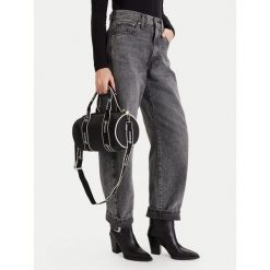 Torebka Guess. Czarne torebki klasyczne damskie Guess, z aplikacjami, bez dodatków. Za 199.99 zł.