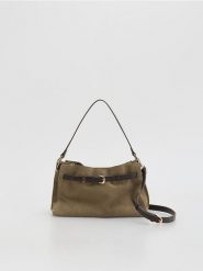 Zamszowa torebka na ramię - beżowy. Brązowe torebki klasyczne damskie Reserved, bez wzorów, z zamszu, zamszowe, bez dodatków. Za 279.99 zł.