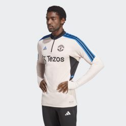 Kurtka z dresu Manchester United Condivo 2022/23. Czerwone kurtki męskie Adidas, s, bez wzorów, z dresówki, sportowe, bez kaptura. W wyprzedaży za 277.40 zł.