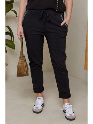Curvy Lady Spodnie w kolorze czarnym rozmiar: 48/50. Czarne spodnie materiałowe damskie Curvy Lady, bez wzorów, z materiału, klasyczne, z standardowym stanem. Za 114.17 zł.