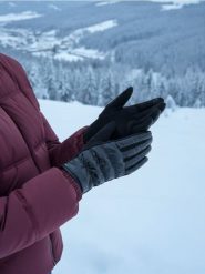 Rękawiczki z funkcją touch screen - czarny. Czarne rękawiczki damskie Sinsay, bez wzorów. Za 25.99 zł.