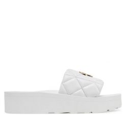 Klapki LOVE MOSCHINO. Białe klapki damskie Love Moschino, bez wzorów, bez obcasa. Za 699.99 zł.