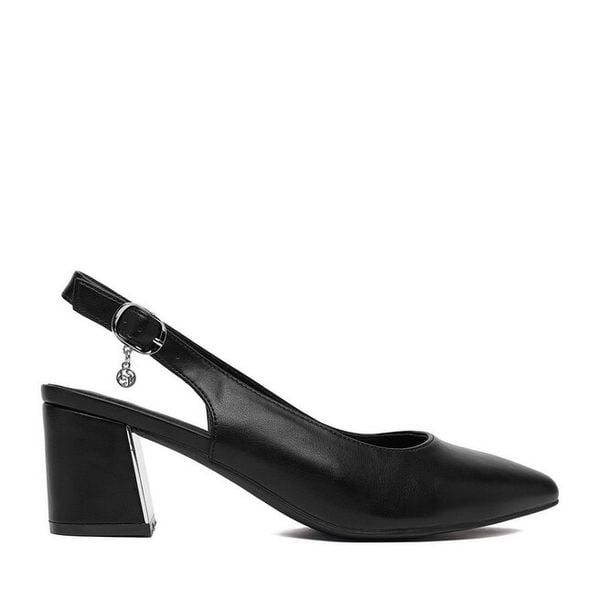 Czółenka Lasocki. Czarne czółenka damskie Lasocki, bez wzorów, bez obcasa. Za 179.99 zł.