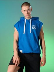 Dresowa bluza bez rękawów z napisem Fight - niebieski. Niebieskie bluzy bez kaptura męskie Sinsay, l, z dresówki. Za 39.99 zł.