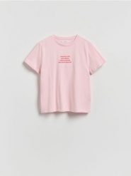 T-shirt z napisem - różowy. Czerwone t-shirty damskie Reserved, l, bez wzorów, z bawełny, bez kołnierzyka. Za 35.99 zł.