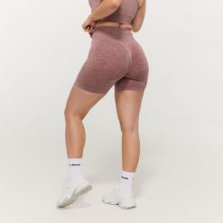 Szorty damskie fitness bezszwowe fioletowe FLO. Fioletowe spodenki sportowe damskie GYMBEAM, l, z elastanu, na fitness i siłownię. Za 87.90 zł.