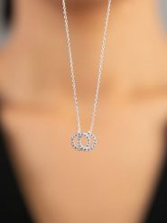 Heliophilia Srebrny naszyjnik z elementem ozdobnym - dł. 43 cm rozmiar: onesize. Szare naszyjniki damskie Heliophilia, srebrne. Za 50.45 zł.