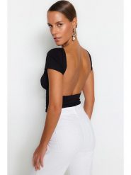 Trendyol Koszulka w kolorze czarnym rozmiar: XS. Czarne bluzki damskie Trendyol, xs, bez wzorów, bez kołnierzyka. Za 32.90 zł.