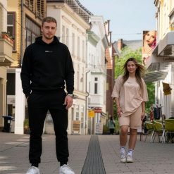 Spodnie dresowe do domu – czarne. Czarne spodnie sportowe damskie HOME DELUXE, m, z bawełny, na fitness i siłownię. Za 125.00 zł.