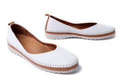 MANITU 840079-03 weiss, półbuty damskie. Białe półbuty damskie Manitu, bez wzorów, ze skóry, bez obcasa. Za 284.90 zł.