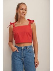 NA-KD Top w kolorze czerwonym rozmiar: 40. Czerwone topy damskie NA-KD, bez wzorów, bez kołnierzyka. Za 32.90 zł.