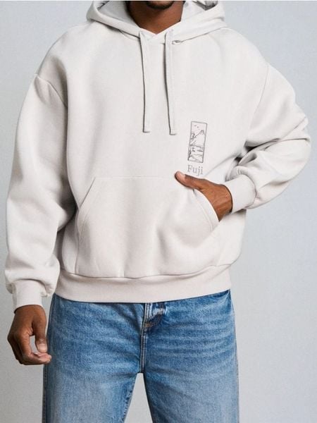 Bluza z kapturem Comfort Fit z haftem - kremowy. Białe bluzy z kapturem męskie Sinsay, l. Za 59.99 zł.