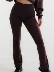 Spodnie flare - czerwony. Czerwone spodnie materiałowe damskie Sinsay, bez wzorów. Za 39.99 zł.