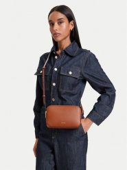 Calvin Klein Torebka Foil Logo Elongated Camera Bag LV04F3276G Brązowy. Brązowe listonoszki damskie CALVIN KLEIN, bez wzorów, ze skóry, bez dodatków. Za 409.99 zł.