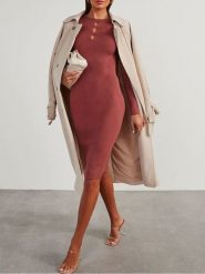 Milan Kiss Sukienka w kolorze szaroróżowym rozmiar: M. Różowe sukienki damskie Milan Kiss, m, bez wzorów, bez kołnierzyka, bez ramiączek, midi. Za 165.99 zł.