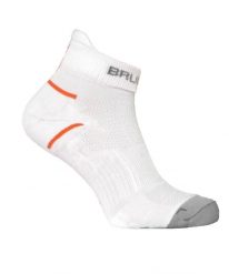 Skarpety do biegania męskie Brubeck Running Light. Białe skarpetki męskie Brubeck, bez wzorów, z bawełny. Za 34.99 zł.