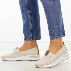 Beżowe ażurowe skórzane półbuty damskie Cambell 07342. Brązowe półbuty damskie Cambell, w ażurowe wzory, z jeansu, casualowe, z okrągłym noskiem, bez obcasa, na płaskiej podeszwie. Za 219.00 zł.