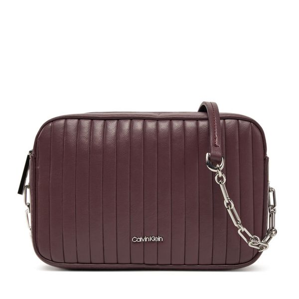 Torebka Calvin Klein. Czerwone listonoszki damskie CALVIN KLEIN, bez wzorów, bez dodatków. Za 529.99 zł.