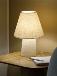 Lampa nocna LED z pluszowym wykończeniem - biały. Białe koszule nocne damskie Sinsay, bez wzorów. Za 49.99 zł.