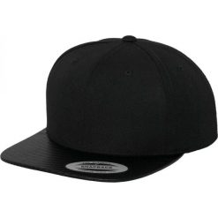 Czapka Snapback Z Płaskim Daszkiem. Czarne czapki z daszkiem damskie FLEXFIT, bez wzorów. Za 97.99 zł.