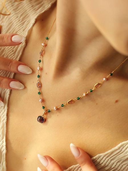 Pierres de Jade Pozłacany naszyjnik z elementami ozdobnymi - dł. 50 cm rozmiar: onesize. Brązowe naszyjniki damskie Pierres de Jade, pozłacane. Za 86.99 zł.