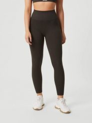 Bjorn_borg STUDIO SEAMLESS RIBBED TIGHTS bezszwowe prążkowane legginsy – PEAT. Brązowe legginsy sportowe damskie Björn Borg, xs, bez wzorów, prążkowane, na fitness i siłownię. Za 307.50 zł.