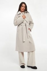Płaszcz damski z wełny dziewiczej English MARELLA. Płaszcze damskie Marella, bez wzorów, z wełny. W wyprzedaży za 2,449.30 zł.