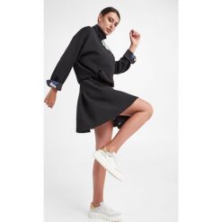 Spódnica EMPORIO ARMANI. Spódniczki damskie Emporio Armani, bez wzorów. W wyprzedaży za 673.47 zł.