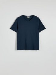 T-shirt slim z dekoltem V - granatowy. Niebieskie t-shirty męskie Reserved, l, bez wzorów, z bawełny, bez kołnierzyka. W wyprzedaży za 59.99 zł.