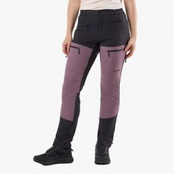 Spodnie outdoor Hiking damska Swedemount Lofoten Stretch Pants szybkoschnące. Czarne spodnie dresowe damskie SWEDEMOUNT, bez wzorów, z tkaniny. Za 399.99 zł.