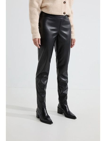 Josephine & Co Spodnie "Amy" w kolorze czarnym rozmiar: 40. Czarne spodnie materiałowe damskie Josephine & Co, bez wzorów, z materiału. Za 210.32 zł.