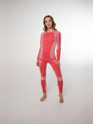 Spodnie damskie Protest CASEY thermo pants. Czerwone bielizna termoaktywna damska Protest, l, bez wzorów, z materiału. Za 279.99 zł.