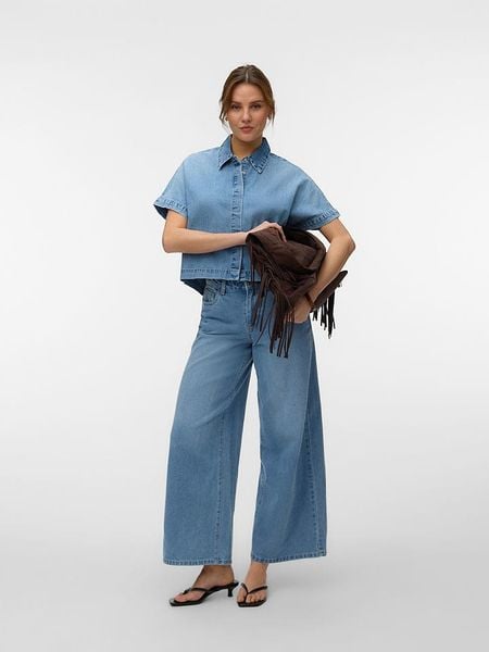 Vero Moda Bluzka dżinsowa w kolorze błękitnym rozmiar: M. Niebieskie bluzki damskie Vero Moda, m, bez wzorów, z bawełny, bez kołnierzyka, bez ramiączek. Za 134.95 zł.