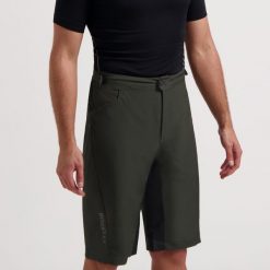 Spodenki rowerowe MTB męskie Rogelli ADVNTR Core. Czarne szorty męskie Rogelli, bez wzorów, sportowe. W wyprzedaży za 266.00 zł.