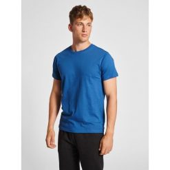 Koszulka męska bawełniana sportowa Hummel Red Basic T-shirt. Niebieskie t-shirty męskie HUMMEL, m, z bawełny, bez ramiączek, na fitness i siłownię. Za 39.00 zł.