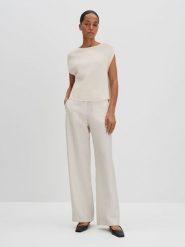 Someday Sweter "Tanee" w kolorze beżowym rozmiar: S. Brązowe swetry klasyczne damskie Someday, s, bez kołnierzyka. Za 170.87 zł.