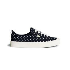 Tenisówki Cariuma OCA Low Polka Dot Black Canvas. Czarne trampki i tenisówki męskie CARIUMA, bez wzorów, bez zapięcia. Za 449.99 zł.