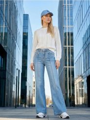 Ażurowy sweter z bawełną - kremowy. Białe swetry klasyczne damskie Sinsay, l, z bawełny, bez kołnierzyka. Za 49.99 zł.