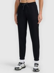 4F Spodnie dresowe w kolorze czarnym rozmiar: S. Czarne spodnie dresowe damskie 4f, bez wzorów, z dresówki. Za 74.63 zł.