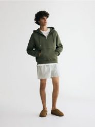 3 pack bokserek Loose - oliwkowy. Zielone bokserki męskie Reserved, bez wzorów. Za 79.99 zł.