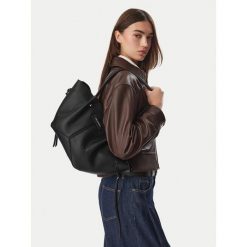 Torebka KARL LAGERFELD. Czarne torebki klasyczne damskie Karl Lagerfeld, bez wzorów, bez dodatków. Za 779.99 zł.