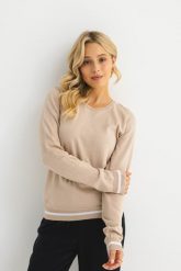 LEKKI SWETER JANE BEŻOWY M - Flawless. Brązowe swetry klasyczne damskie Flawless, l, z bawełny, bez kołnierzyka. Za 273.00 zł.