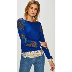 Desigual - Sweter. Czarne swetry klasyczne damskie Desigual, m, z dzianiny, bez kołnierzyka. W wyprzedaży za 219.90 zł.