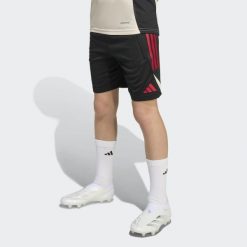 Spodenki treningowe Liverpool FC Tiro 25 Competition. Czarne szorty damskie Adidas, bez wzorów, sportowe. Za 179.00 zł.